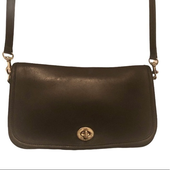 Coach vintage pocket purse 9755 glovetan leather black bag